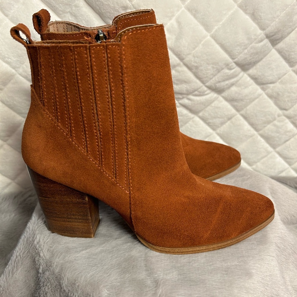 Blondo Reese Waterproof Rust Suede Heeled Ankle Boots Zip Women’s size 7.5